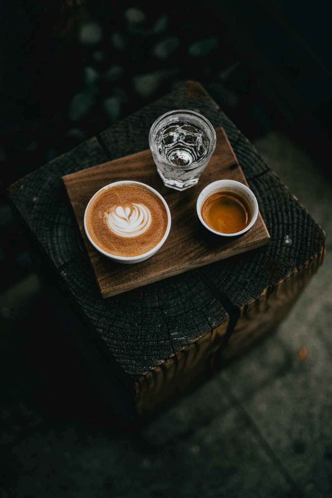 Tại Sao Nước Được Phục Vụ Với Cà Phê Espresso?