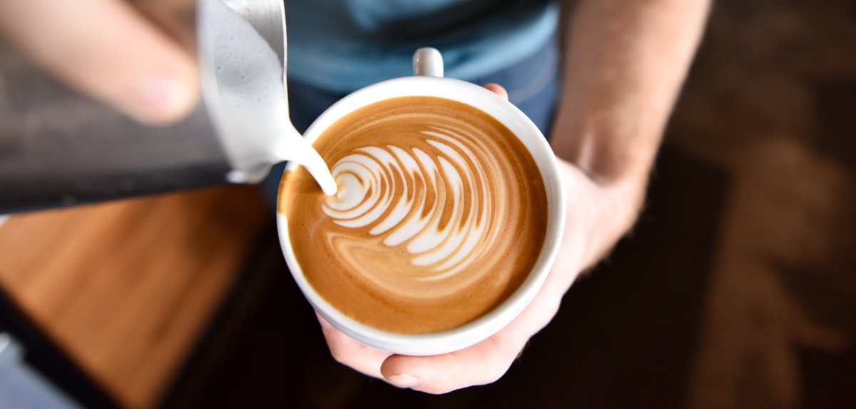 Cách đánh sữa bằng máy pha cà phê tại Latte art