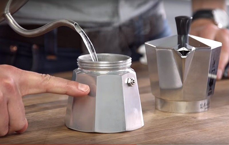 Cách pha cà phê bằng ấm Moka chi tiết