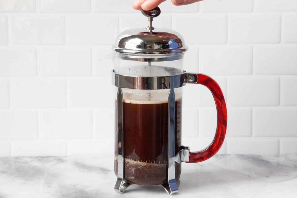 French Press là cách pha cà phê thủ công kiểu Pháp