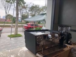 Để trong quán cực kỳ hút mắt, máy pha hiện đại