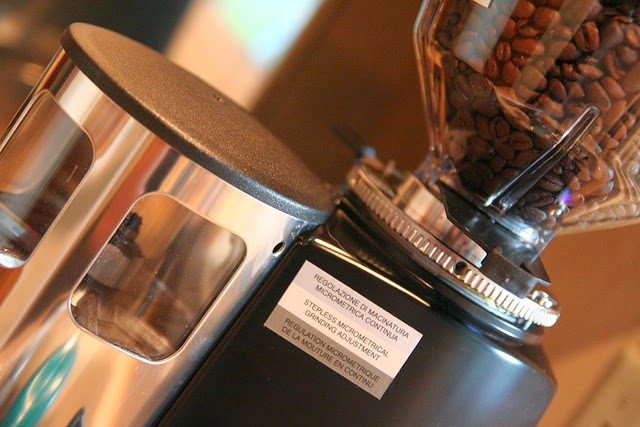 1 góc nghiêng của máy xay cà phê MDX OD