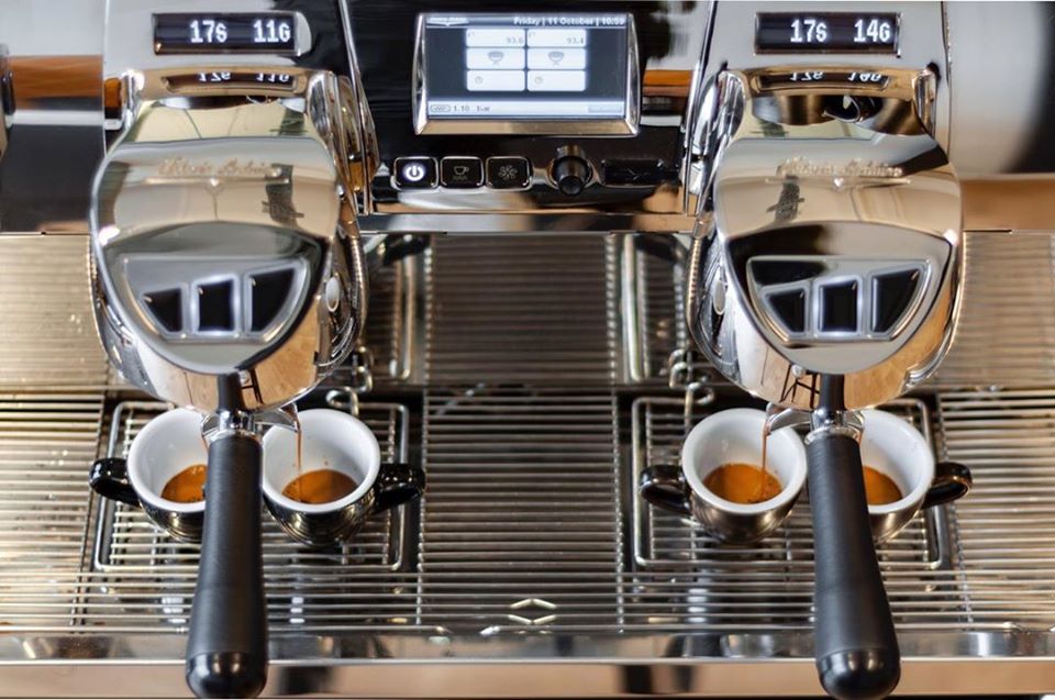 Tự cài đặt công thức chiết xuất của espresso bằng máy Victoria Arduino Black Eagle