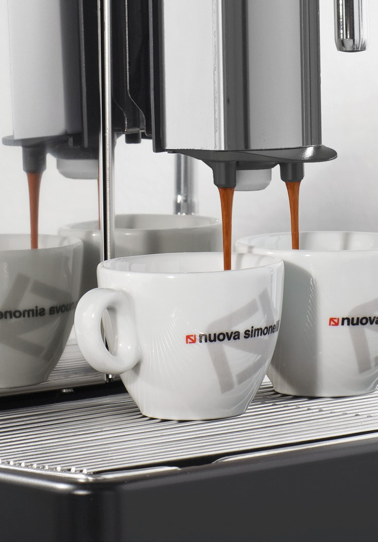 Chiết xuất cà phê từ máy pha cafe tự động văn phòng Prontobar Touch