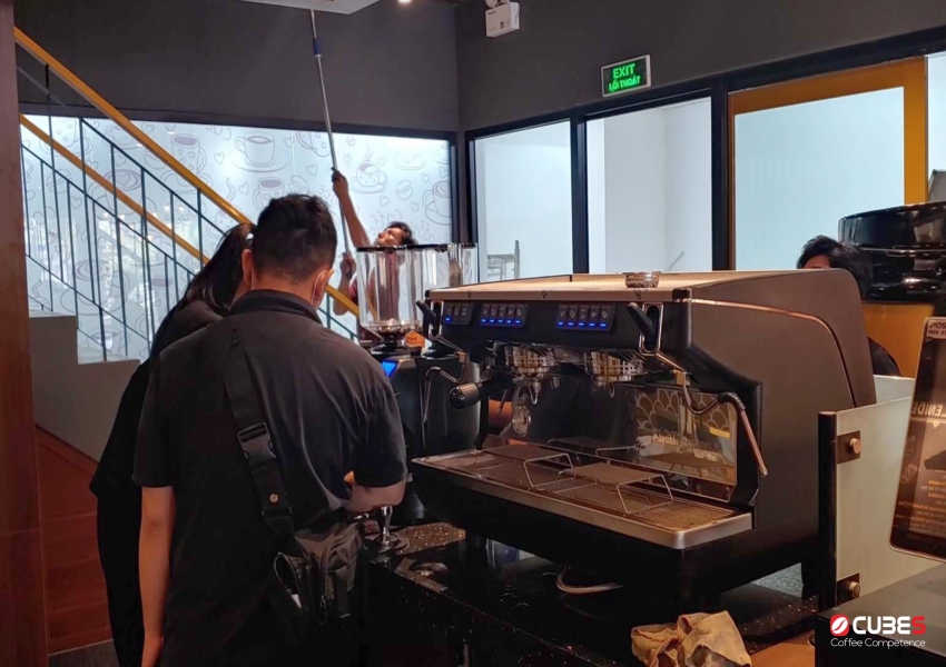 Lắp đặt máy pha cafe espresso Appia Life tại YAN Coffee