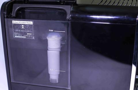 Bình đựng nước phía sau máy pha cà phê tự động Barista TS Smart