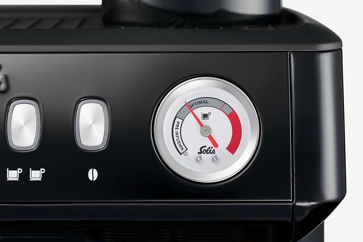Cận cảnh đồng hồ đo áp suất máy pha cafer Grind Infuse Compact đen